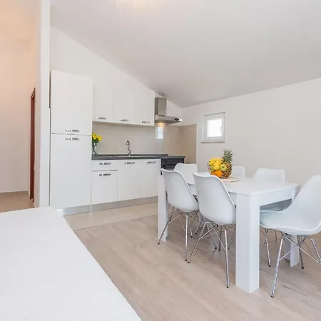 Daire Lucija Biograd Na Moru