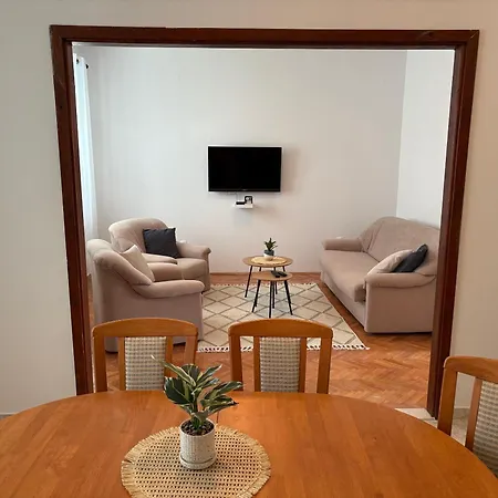 Apartman Lucija *